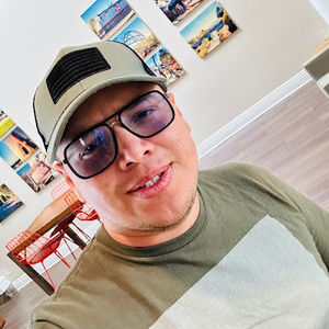 Meet your Posher, Luis efrain